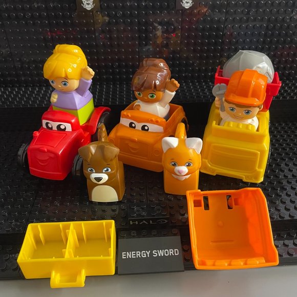 BRAND NEW MEGA BLOKS CARS WITH FIGURES - WRAP IN THE MANUGFACTORY PLASTIC BAGS. - Picture 6 of 7